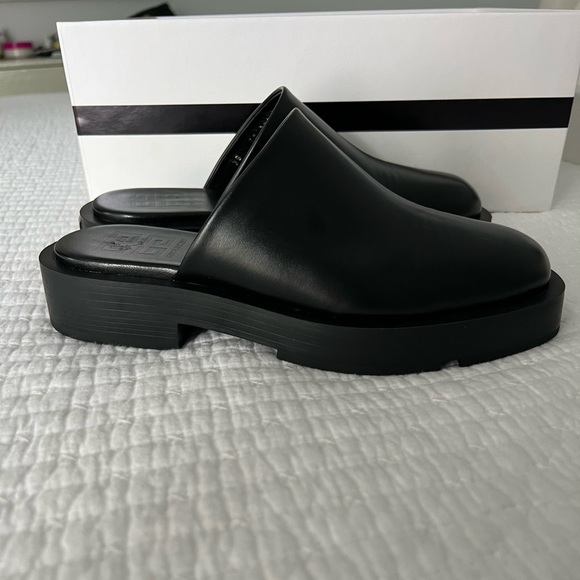 Givenchy 4G Plaque Square-Toe Mules, NWT and box - Picture 4 of 8